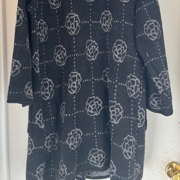 GUDRUN SJODEN GRAY/ BACK WOOL KL HOODIE FLORAL COAT - Picture 2 of 16